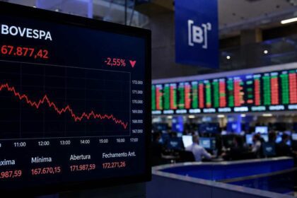 Ibovespa fecha semana em queda e registra nove pregões consecutivos de perdas
