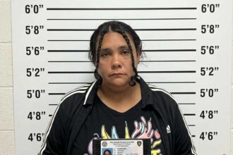 Justiça condena mulher que se passava por criança para enganar casais