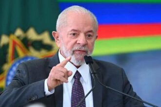Lula pede votos na Bahia, porém, a lei só permite a partir de 16 de agosto