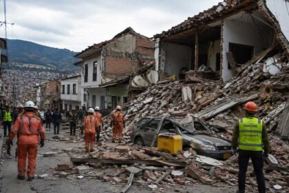 Terremoto de magnitude 7,4 deixa mortos e provoca destruição na Colômbia