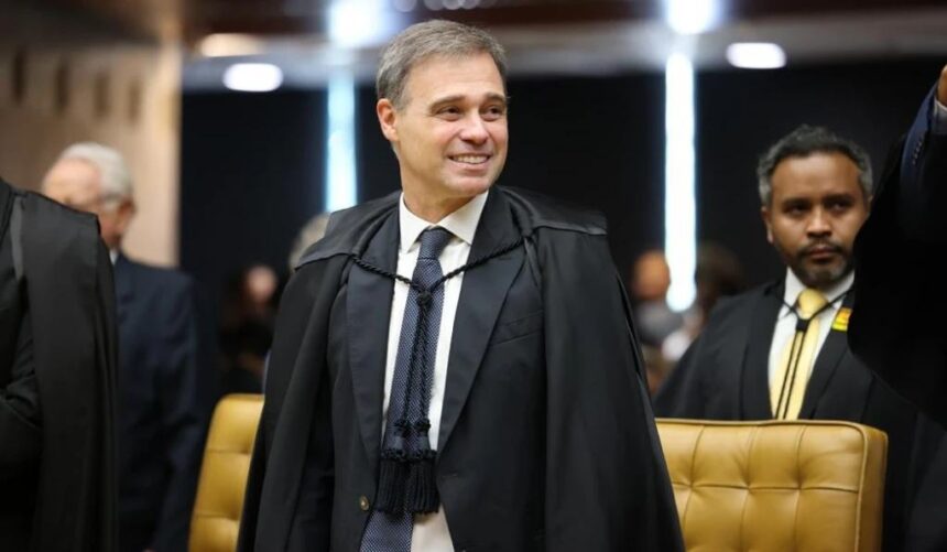 Fachin cancela julgamento sobre pedido para investigar Mendonça