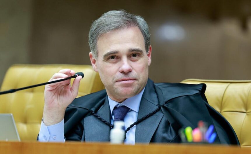 Master: Mendonça analisa pedido de investigação contra Moraes