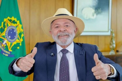 R$ 691: Lula anuncia reajuste no Bolsa Família às vésperas das eleições